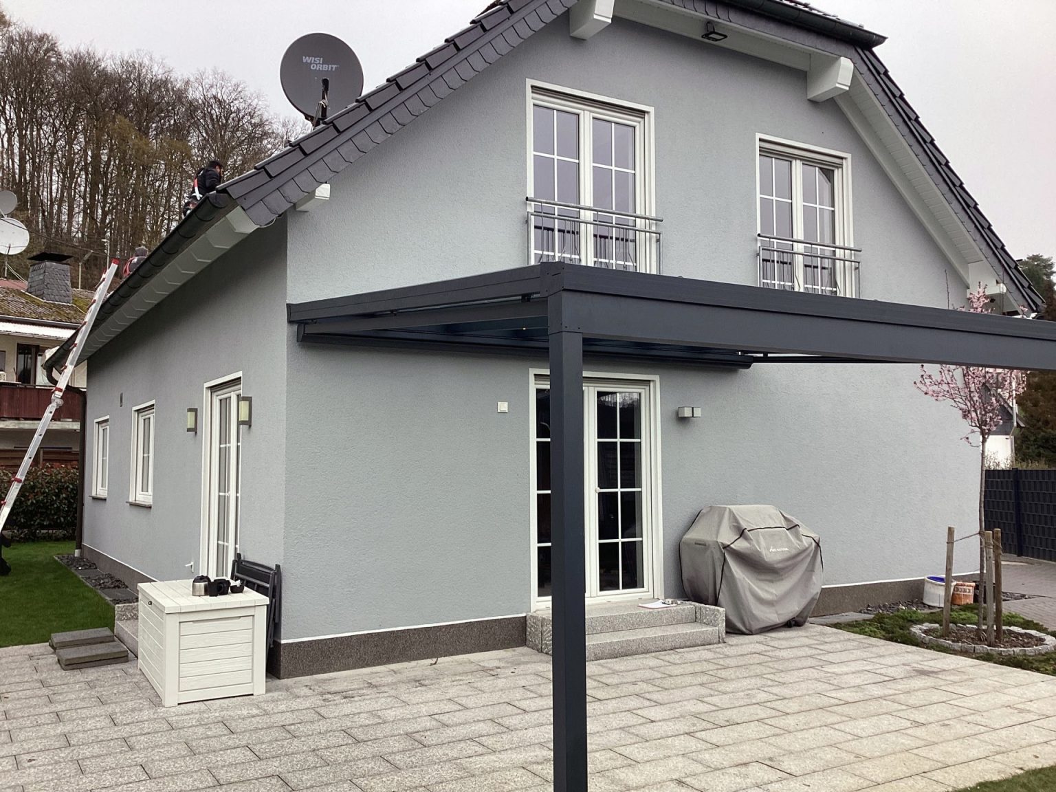 Aluminium Terrassenüberdachung mit Unterdachmarkise Terrassendach